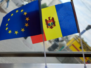 Stegulete Republica Moldova si Uniunea Europeana 22*14 cm cu baghet