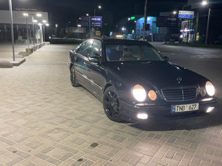 Mercedes E-Class foto 2