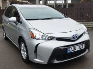 Toyota Prius v foto 2