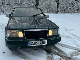 Mercedes Series (W123) foto 2