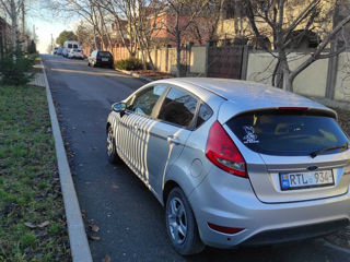 Ford Fiesta foto 7