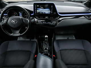 Toyota C-HR фото 1