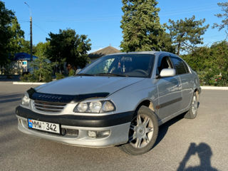 Toyota Avensis foto 1