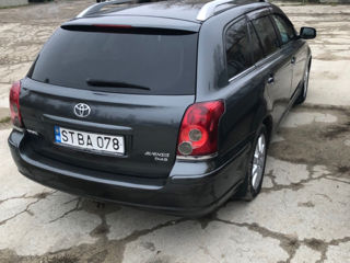 Toyota Avensis foto 4