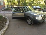 Mercedes Series (W124) foto 3