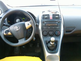 Toyota Auris foto 1