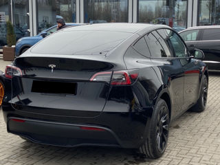 Tesla Model Y foto 3