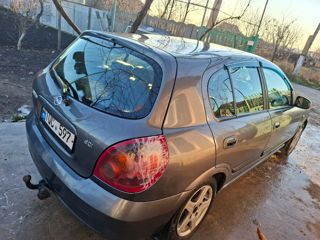 Nissan Almera foto 4