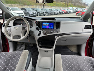 Toyota Sienna foto 8