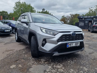 Rav 4 liber spre chirie foto 2