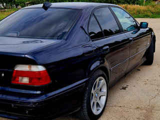 BMW 5 Series foto 2