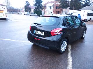 Peugeot 208 foto 4