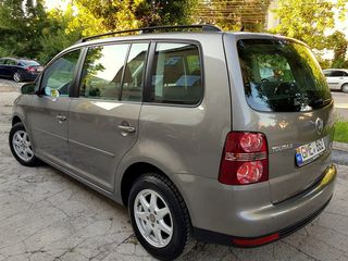 Volkswagen Touran foto 3