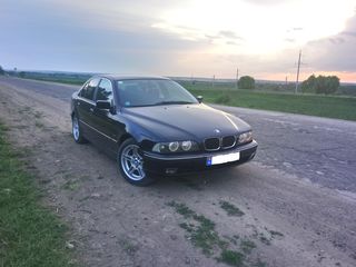 BMW 5 Series foto 1