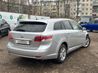 Toyota Avensis foto 2