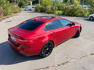 Jaguar XE foto 2