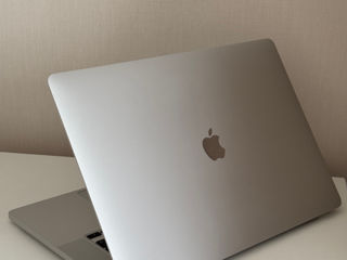 MacBook Pro 16" i7/ 1TB SSD/ 32GB RAM/ 138 cicluri/ 138 циклов foto 3