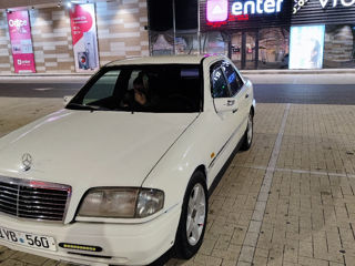 Mercedes C-Class foto 3