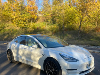 Tesla Model 3 foto 2