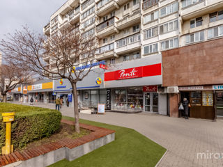 Se vinde spațiu comercial pe bd. Ștefan cel Mare, Centru, Chișinău