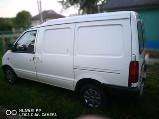 Nissan Vanette Cargo 2.3D foto 3