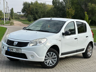 Dacia Sandero foto 1