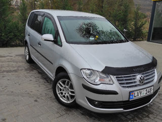 Volkswagen Touran foto 3