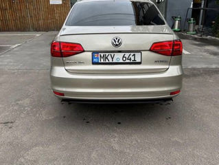 Volkswagen Jetta foto 4