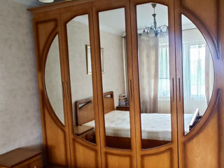 Комплект спальня - 1 кровать, 2 тумбочки, 1 большой шкаф - 5 секций (с зеркалами)