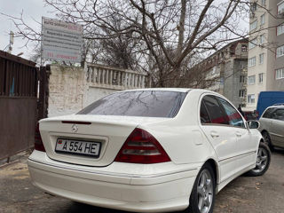 Mercedes C-Class foto 6