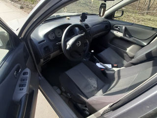 Mazda 323 foto 3