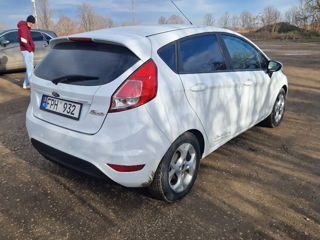 Ford Fiesta foto 3