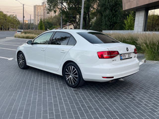 Volkswagen Jetta foto 4