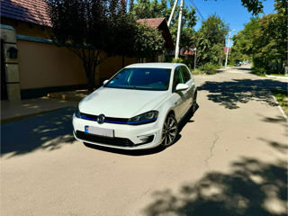 Volkswagen Golf foto 1