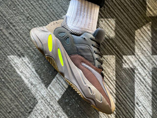 Adidas Yeezy Boost 700 Mauve Unisex foto 1