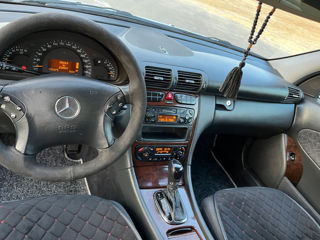 Mercedes C-Class foto 9