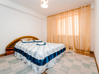 Apartament cu 2 camere, 65 m², Buiucani, Chișinău foto 2