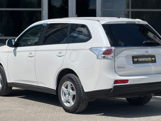 Mitsubishi Outlander фото 4