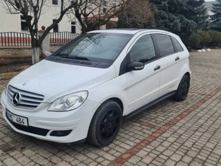 Mercedes B-Class foto 2