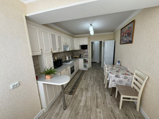 Apartament cu 2 camere, 60 m², Botanica, Chișinău foto 2