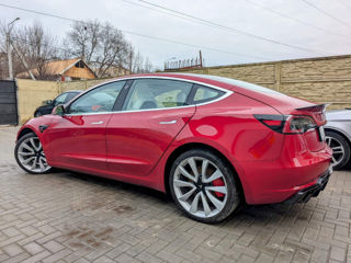 Tesla Model 3 foto 4