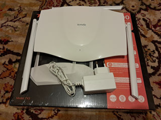 Routers: 2 x Tenda TX3 AX1800 (Wi-Fi 6, 1201 Mbps), switch: TP-Link TL-SF1005D (5 x ports 100 Mbps) foto 1