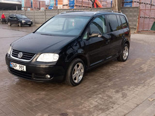 Volkswagen Touran foto 4