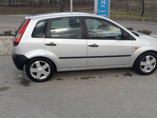 Ford Fiesta foto 1