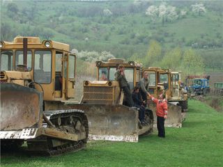 T 130 . bun, in lucru Constuim, reparam,curatim Iazuri, corcevca. foto 1