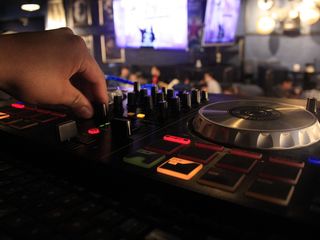 Dj+tamada+efecte lumini la cumatrie, nunti, ziua de nastere si alte evenimente de la 50 euro ! foto 2