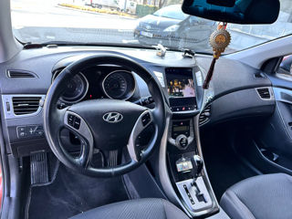 Hyundai Elantra foto 3