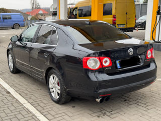 Volkswagen Jetta foto 4