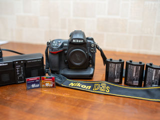 Nikon D3s  + оригинальная зарядка и 3 батареи + 2 CF на 16 гб foto 2
