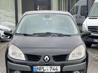 Renault Grand Scenic foto 2